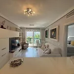 アパート Rent4 Malaga Bajondillo Playa Ii トレモリノス