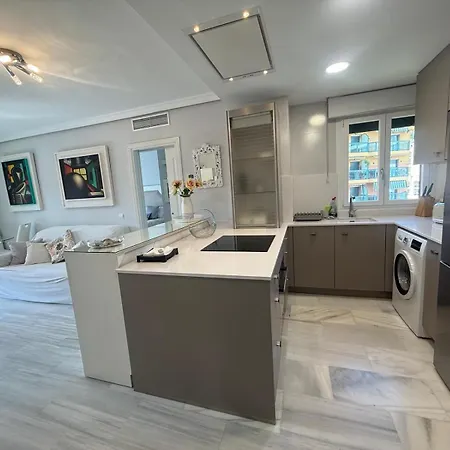 Rent4 Malaga Bajondillo Playa Ii * トレモリノス
