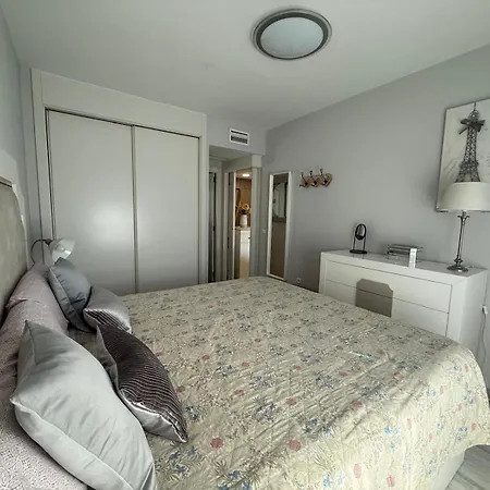 Rent4 Malaga Bajondillo Playa Ii アパート