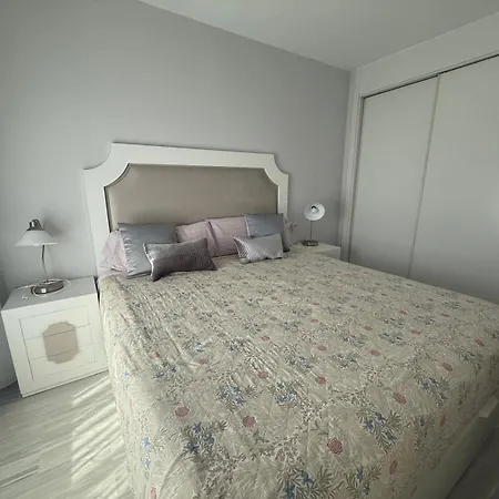 Rent4 Malaga Bajondillo Playa Ii