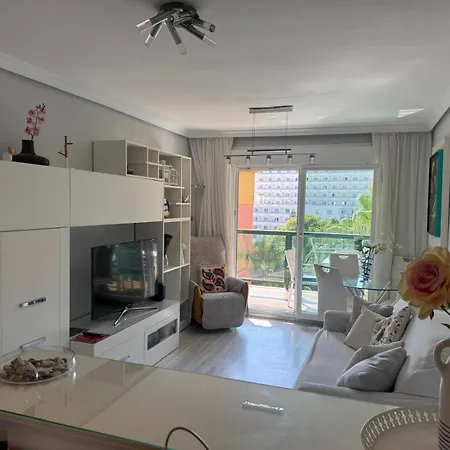 公寓 Rent4 Malaga Bajondillo Playa Ii *