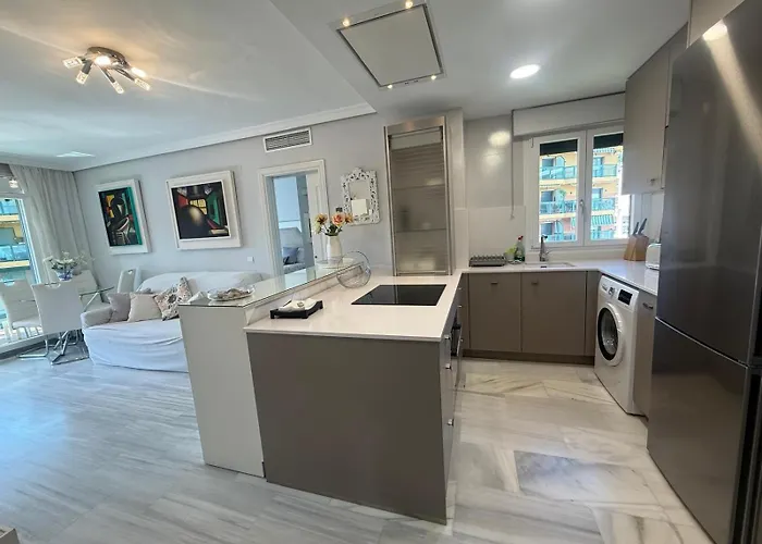 Rent4 Malaga Bajondillo Playa Ii * טורמולינוס